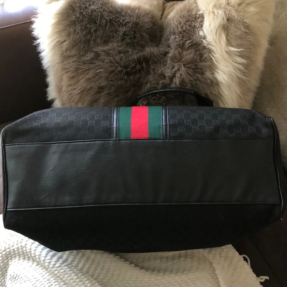 Gucci Black and Red Duffel Bag with Iconic Design - Picture 7 of 10